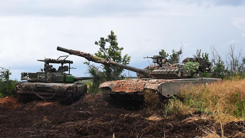 Venäjän T-80BV-taistelupanssarivaunuja 8. heinäkuussa Itä-Ukrainassa. Kuva on Venäjän valtiomedia Ria Novostin julkaisema.