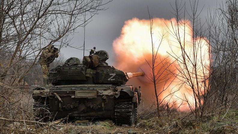 Venäjän T-72-taistelupanssarivaunu tuntemattomassa paikassa Ukrainassa 12. tammikuuta.