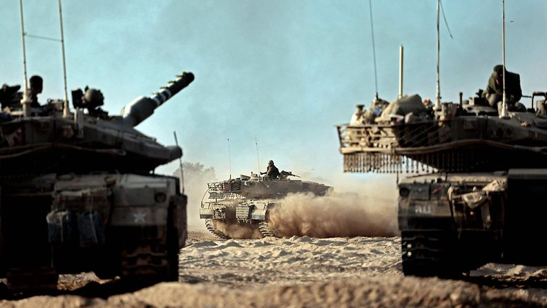 Israelin taistelupanssarivaunuja Etelä-Israelissa 14. lokakuuta.