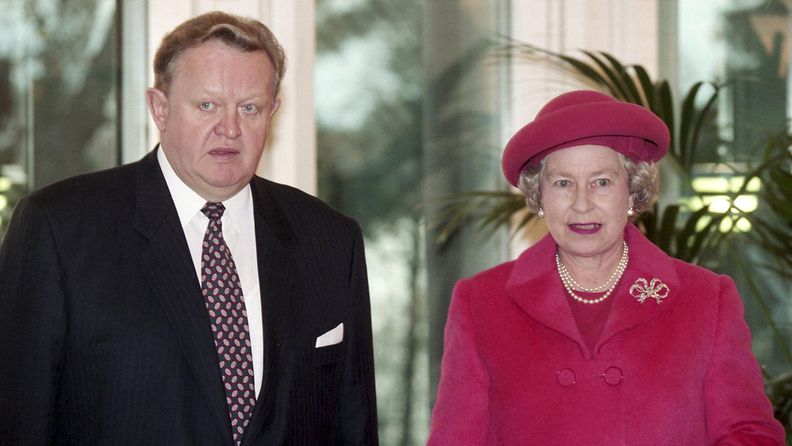 LK1610 Ahtisaari ja kuningatar Elisabet