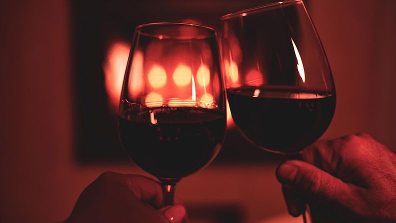 viinilasit, intiimi tunnelma