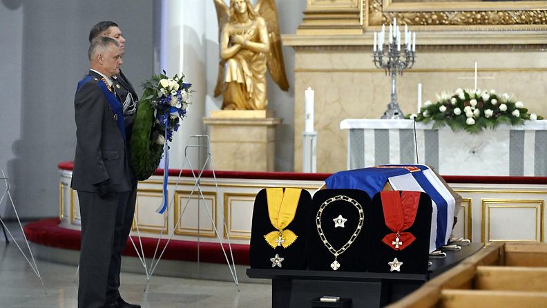 LK Ahtisaaren hautajaiset komentaja Kivinen 10112023