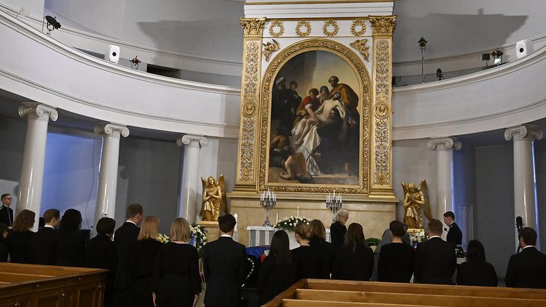 LK Ahtisaaren hautajaiset yleisö 10112023