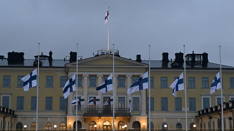 Presidentinlinnan edusta Martti Ahtisaaren hautajaispäivän aamuna LK 10.11.