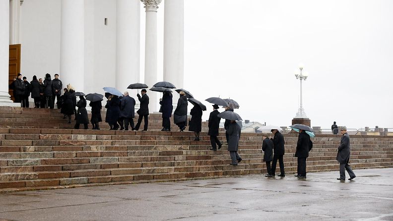 LK Ahtisaaren hautajaiset vieraat kirkkoon 10112023