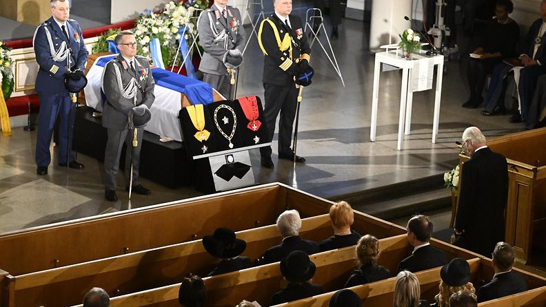 LK Ahtisaaren hautajaiset Kaarle Kustaa 10112023