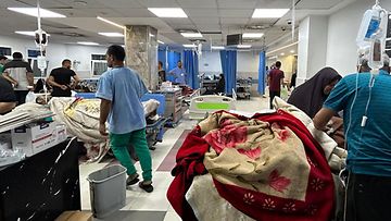 LK 14.11.2023 Potilaita ja lääkintähenkilöstöä Al-Shifan sairaalassa Gazan kaupungissa 10. marraskuuta 2023.