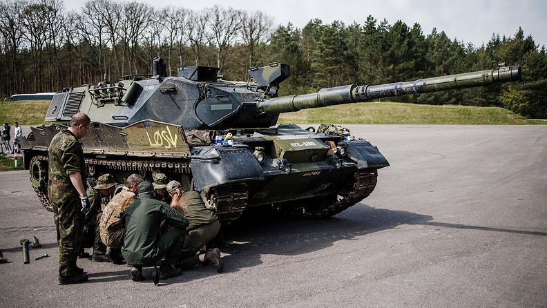 Ukrainalaissotilaat harjoittelevat Leopard 1A5-panssarivaunun käyttöä Saksassa toukokuussa 2023.