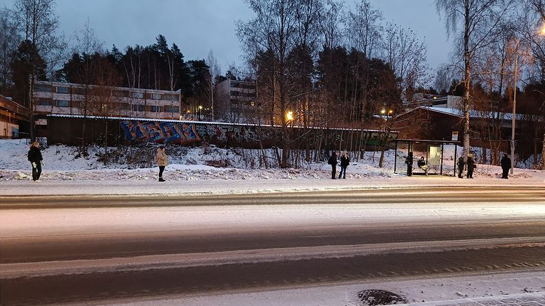 ÄLÄ KÄYTÄ MUISSA bussipysäkki