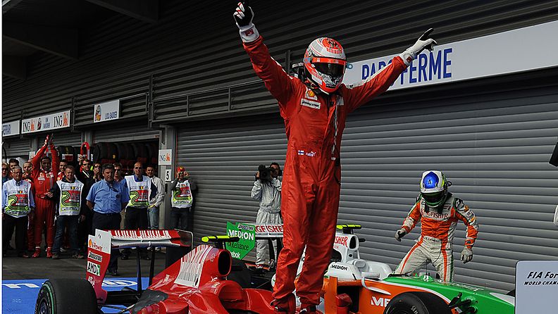 Kimi Räikkönen tuulettaa Belgian GP:n voittoaan 2009