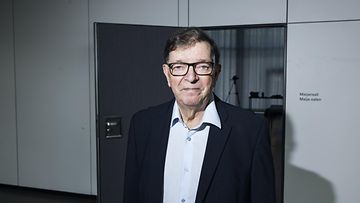 Paavo Väyrynen Pohjantähti-keskuksen järjestämässä keskustelutilaisuudessa Keskustakirjasto Oodissa Helsingissä 4. elokuuta 2023.