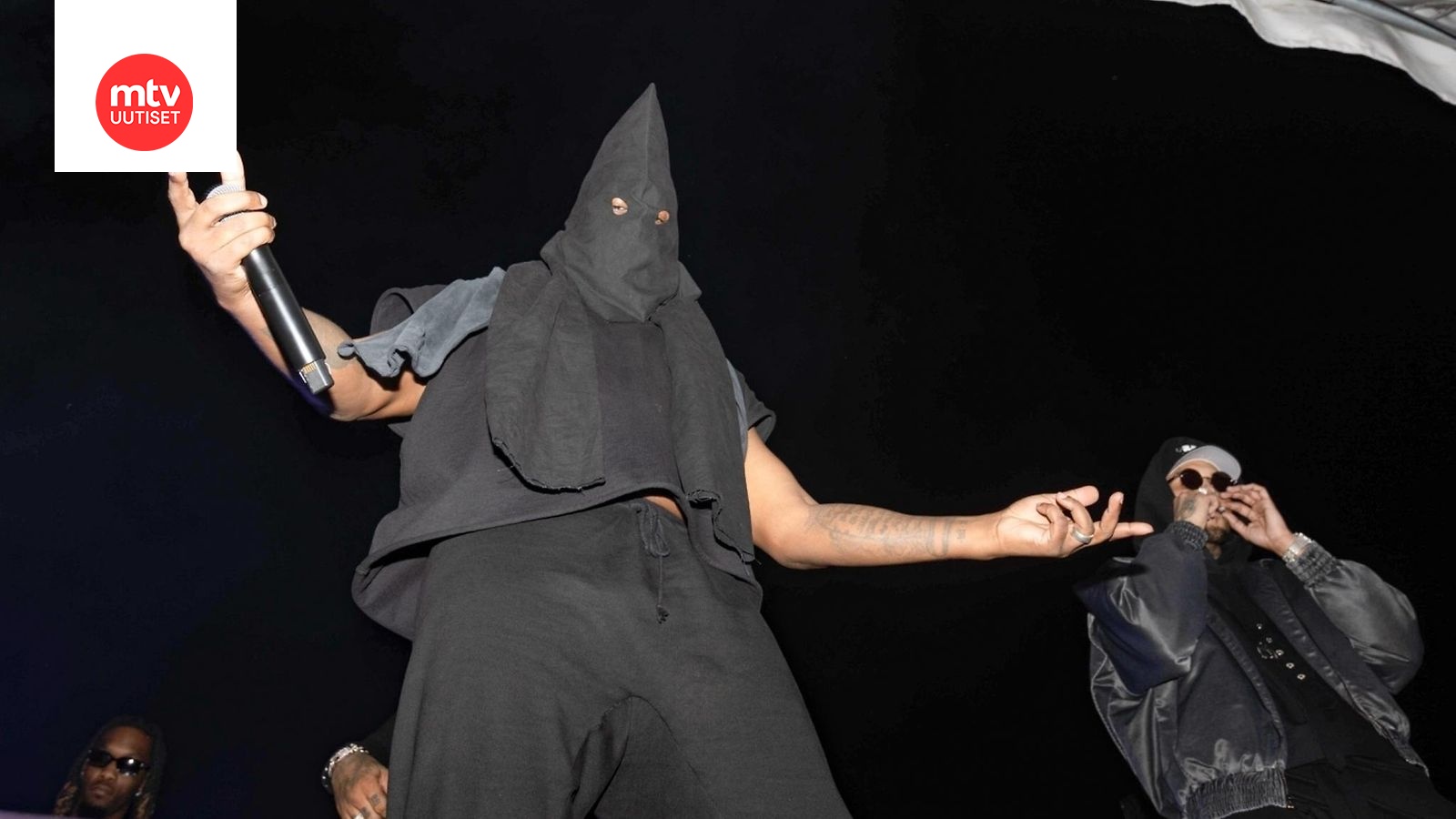 Kanye West esiintyi Ku Klux Klan tyylinen huppu päässään MTVuutiset.fi