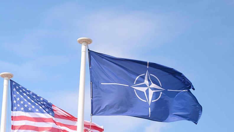Yhdysvaltojen ja Naton liput