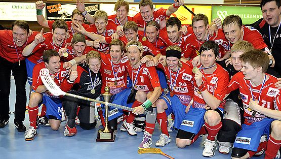 Peliveljet Juhli Riehakkaasti Salibandyn Cup-mestaruutta – Katso ...