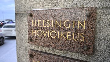 Helsingin hovioikeus kyltti seinällä 17. tammikuuta 2024.