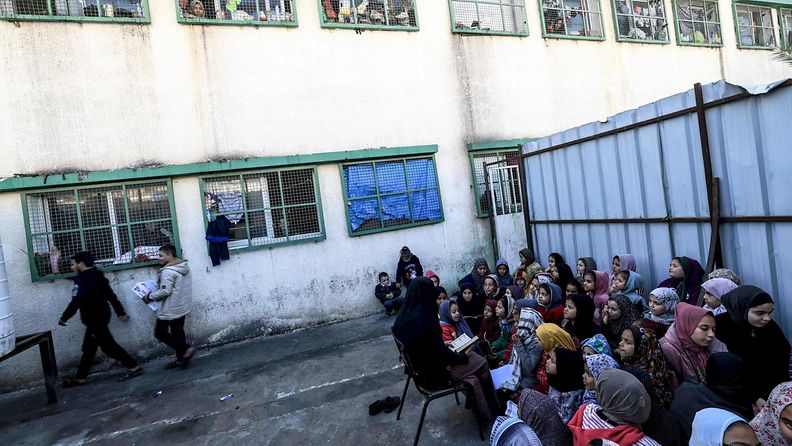 Kodeistaan pakoon lähteneitä lapsia koraanikoulussa Rafahissa, Gazan kaistalla 24. tammikuuta 2024.
