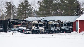 Kuorma-autot tuhoutuivat tulipalossa Hankasalmella 28.1.