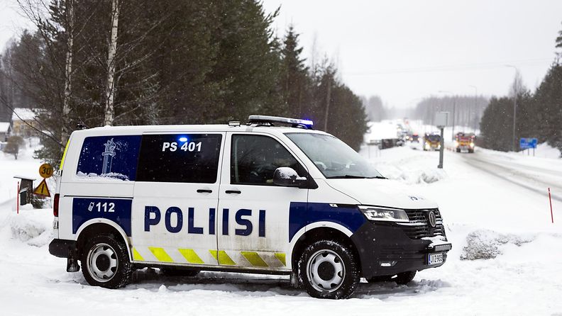Lk 3.1.2024 Lapinlahden Mäntylahdella kuoli aamulla 3. helmikuuta 2024 kolme ihmistä pakettiauton ja henkilöauton nokkakolarissa. Kolari tapahtui puoli seitsemän jälkeen aamulla Kuopiontiellä kahdeksan kilometriä ennen Lapinlahtea. 2