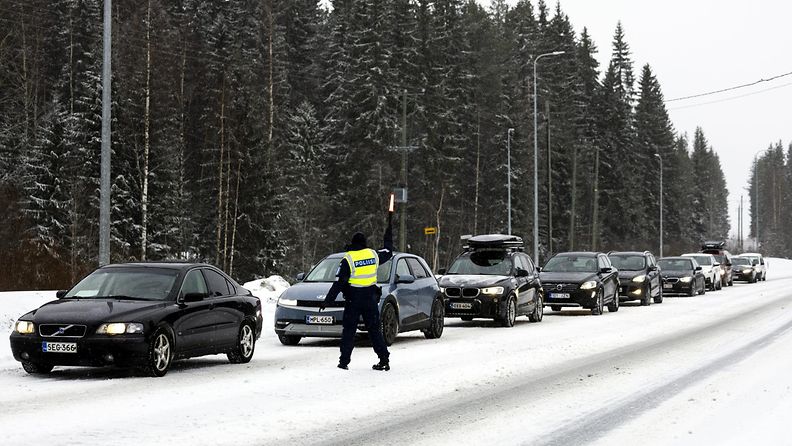 Lk 3.1.2024 Lapinlahden Mäntylahdella kuoli aamulla 3. helmikuuta 2024 kolme ihmistä pakettiauton ja henkilöauton nokkakolarissa. Kolari tapahtui puoli seitsemän jälkeen aamulla Kuopiontiellä kahdeksan kilometriä ennen Lapinlahtea. 3