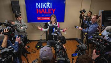 Republikaanien presidenttiehdokkuutta tavoitteleva Nikki Haley puhui lehdistölle Etelä-Carolinassa 1. helmikuuta 2024.