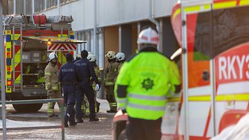 Kotkassa Haukkavuoren koululla on syttynyt tänään tulipalo, kertoo Kaakkois-Suomen poliisilaitos. Oppilaat evakuoitiin, mutta kukaan ei loukkaantunut tapahtuneessa.