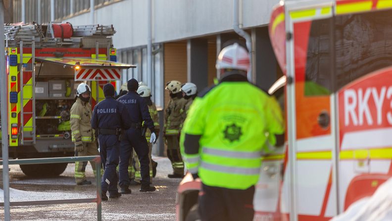 Kotkassa Haukkavuoren koululla on syttynyt tänään tulipalo, kertoo Kaakkois-Suomen poliisilaitos. Oppilaat evakuoitiin, mutta kukaan ei loukkaantunut tapahtuneessa.