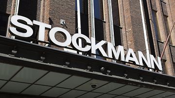 LK 9.2.2024 Stockmannin tavaratalo Helsingissä 28. huhtikuuta 2023. Stockmannin tulos 2,4 oli tammi-maaliskuussa miljoonaa euroa pakkasella.
