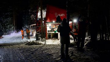Ympäristöliike Elokapina kertoo sen mielenosoittajien pysäyttäneen myöhään tänään maanantaina Viiankiaavan luonnonsuojelualueen koeporauksia Sodankylässä Lapissa.