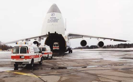 Suomalaiset ambulanssit matkalla itänaapuriin.