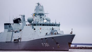 AOP Fregatti Iver Huitfeldt saapuu tukikohtaan Korsoerin laivastoasemalla Korsoerissa Tanskassa 04. huhtikuuta 2024