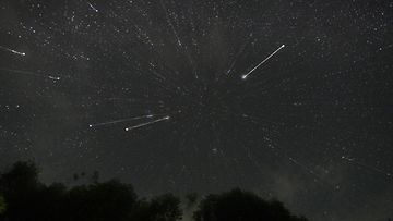 AOP Tähdet näkyvät taivaalla Geminidien meteoriparvien aikana Ratnapurassa Sri Lankassa 14. joulukuuta 2023.