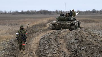 Venäjän T-72-taistelupanssarivaunu tuntemattomassa paikassa Ukrainassa tammikuussa 2023. Kuvituskuva.