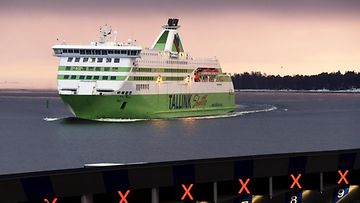 LK 8.4.2024 Tallink Siljan matkustajalaiva Star saapuu auringonlaskun aikaan Länsisatamaan Helsinkiin 15. maaliskuuta 2021.