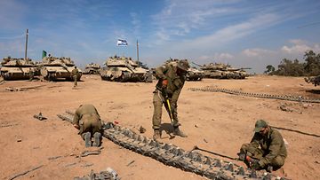 Israelin armeijan panssareita lähellä Gazaa huhtikuussa.