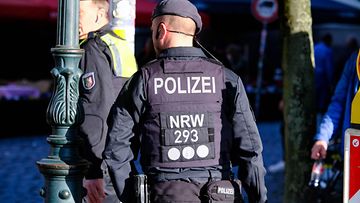 Kuvassa poliiseja Saksassa