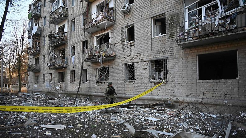 Pommitettu kerrostalo Harkovassa maaliskuussa 2024.