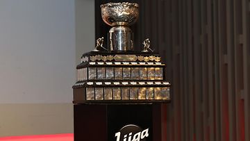 Kuvituskuva SM-liigan mestaruuspokaalista Kanada-maljasta.