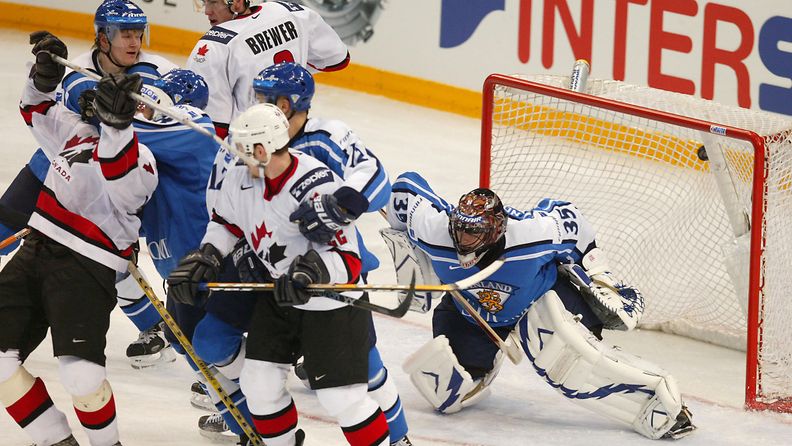 Kanadan 4–4-tasoitus MM-puolivälierässä 2004 lipsahti ison lihamuurin läpi Mika Norosen taakse.