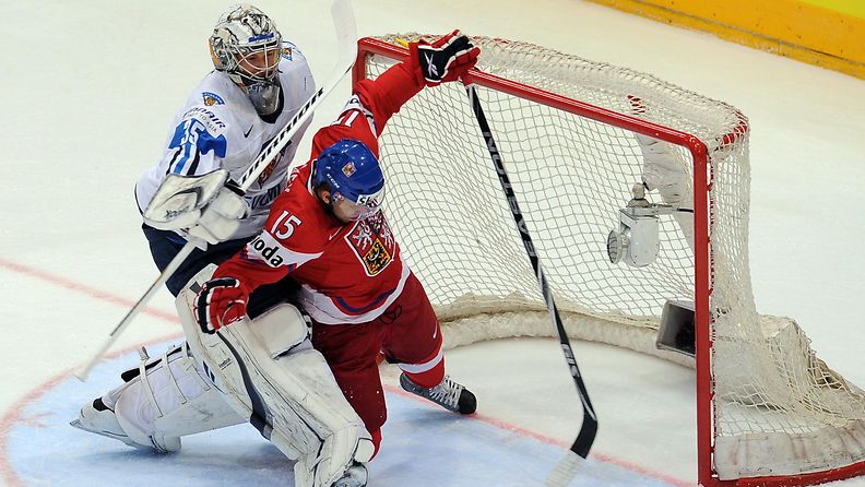Nashville Predatorsia koko NHL-uransa ajan edustanut Pekka Rinne torjui neljässä ottelussa kevään 2010 MM-kisoissa. 