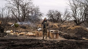 Ukrainan sotilas Donetskin alueella maaliskuussa.