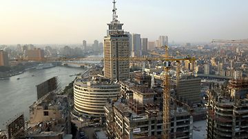 Rakennustyömaa Kairon yli aukeavassa näkymässä.