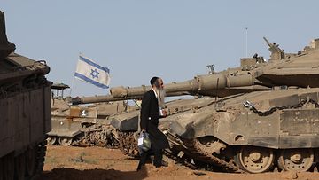 Israelin lippu ja tankkeja
