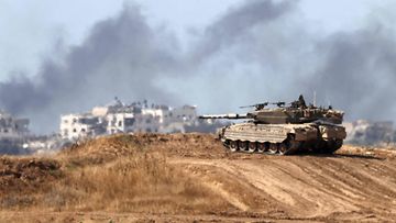 LK 130524  Israelin armeijan taistelupanssarivaunu Etelä-Israelissa lähellä Gazan kaistan rajaa 13. toukokuuta 2024