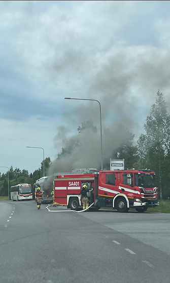 Onnibusin linja-autossa Tampereelta Huittisiin syttyi tulipalo lähellä Huittisten keskustaa tänään perjantaina iltapäivällä.