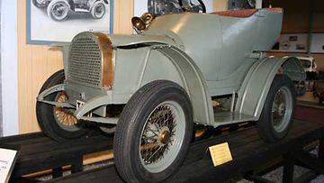 Tässä on esimmäinen Suomessa valmistettu auto!