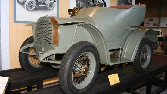 Tässä on esimmäinen Suomessa valmistettu auto!