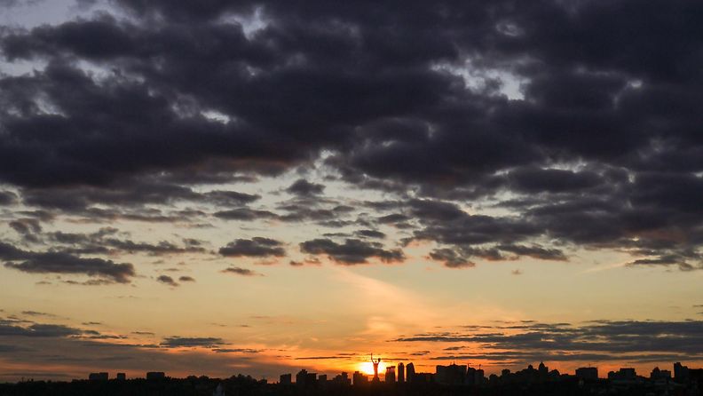 Auringonlasku Kiovassa.