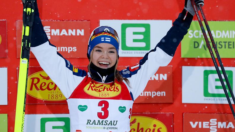 Minja Korhonen juhli uransa ensimmäistä ja tähän mennessä ainoata maailmancupin palkintosijaa (3:s) Ramsaussa viime joulukuussa. 