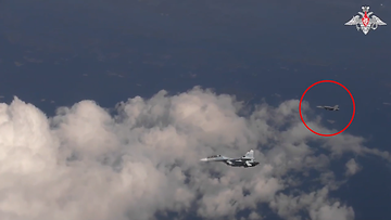 Venäjän puolustusministeriön julkaisemalla videolla vilahtaa Hornet-hävittäjä
