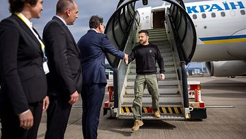 Ukrainan presidentti Zelenskyi saapui Sveitsiin eilen perjantaina.